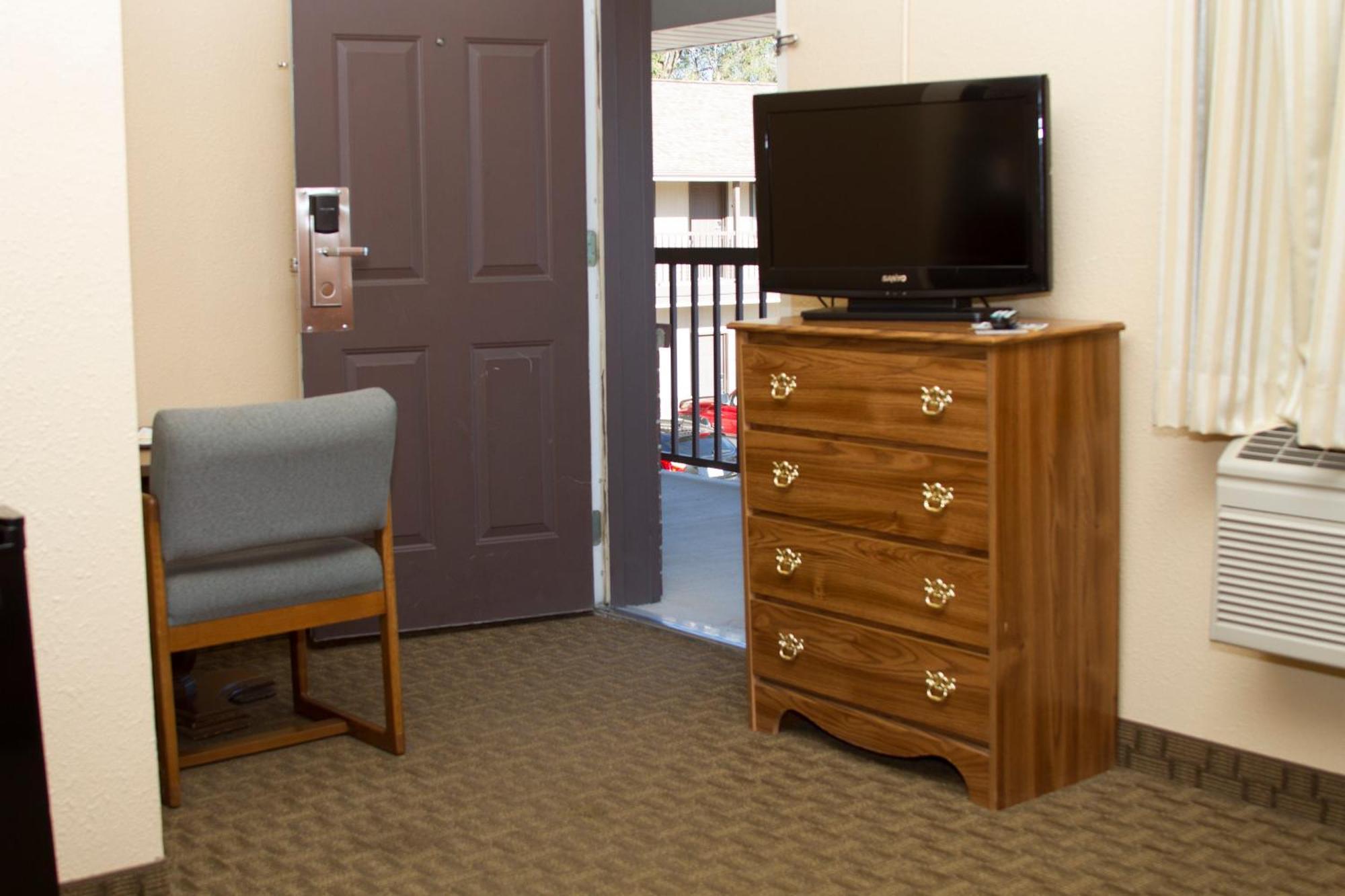 Phillipsburg Cottonwood Inn & Suites الغرفة الصورة