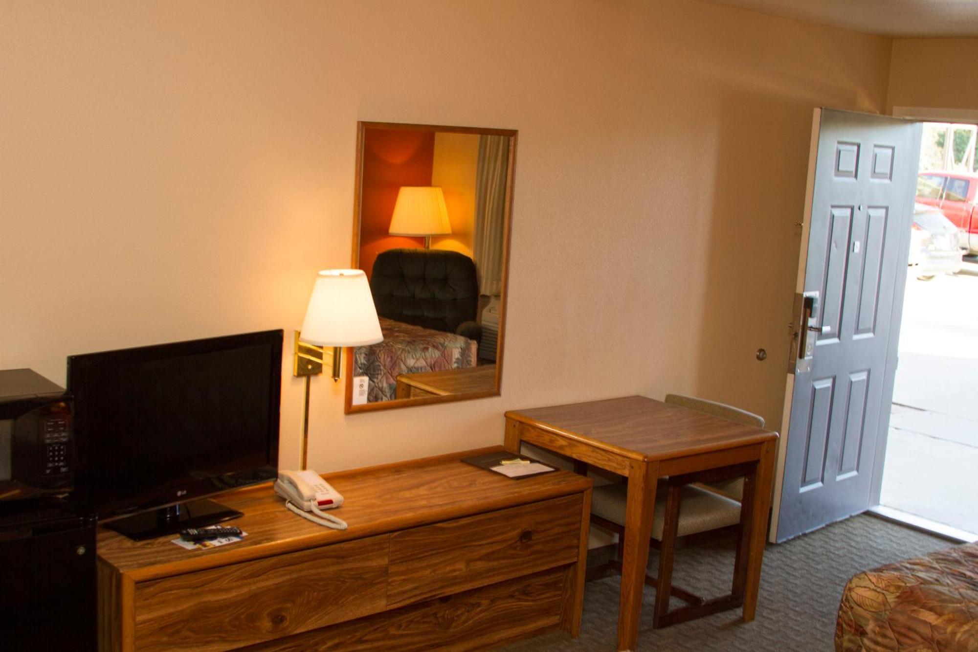 Phillipsburg Cottonwood Inn & Suites الغرفة الصورة
