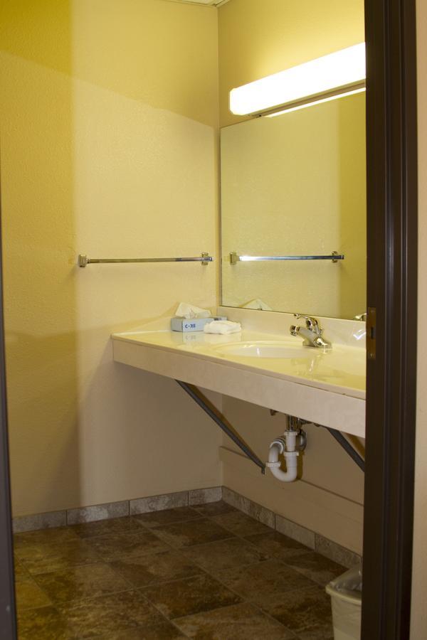Phillipsburg Cottonwood Inn & Suites المظهر الخارجي الصورة