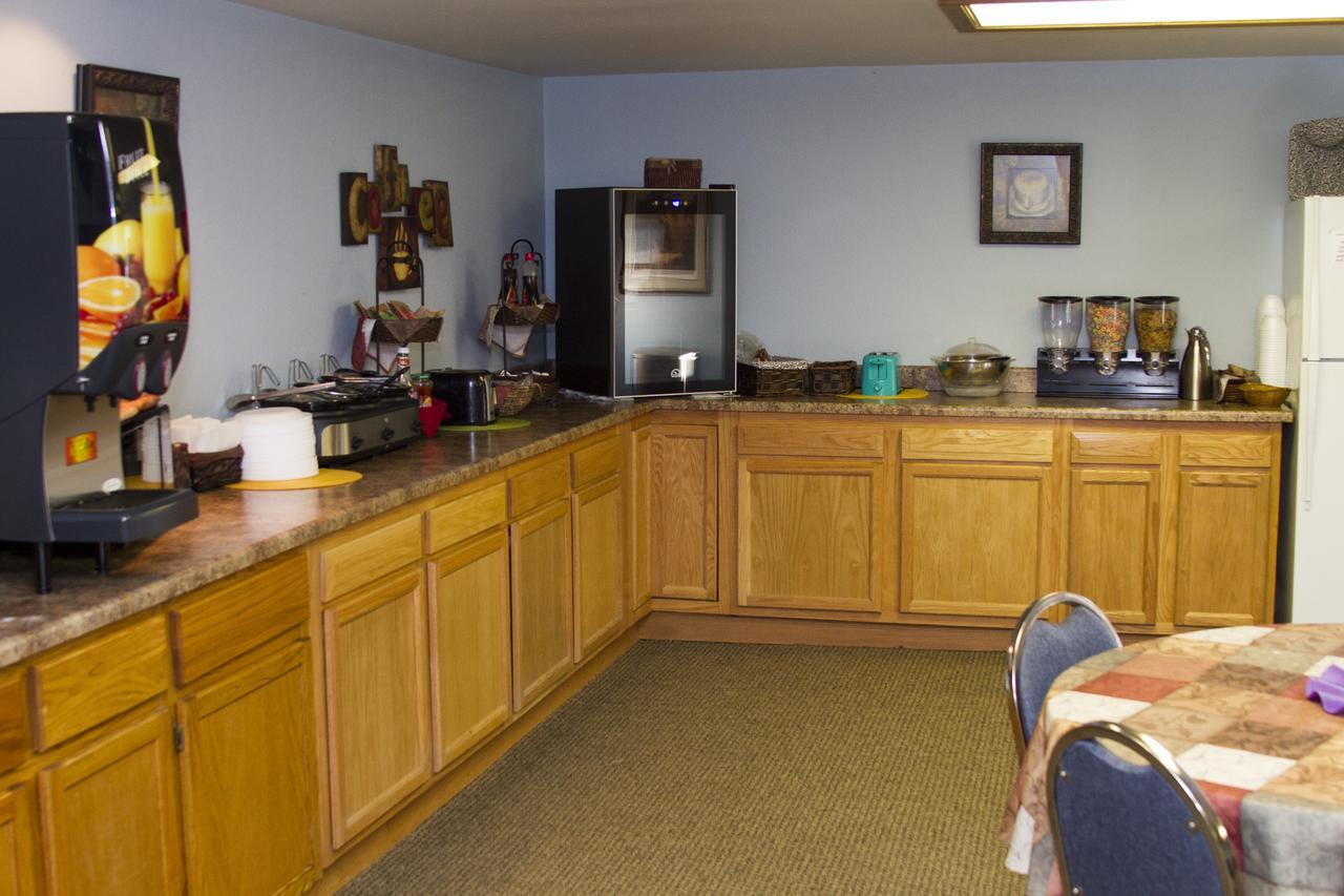 Phillipsburg Cottonwood Inn & Suites المظهر الخارجي الصورة