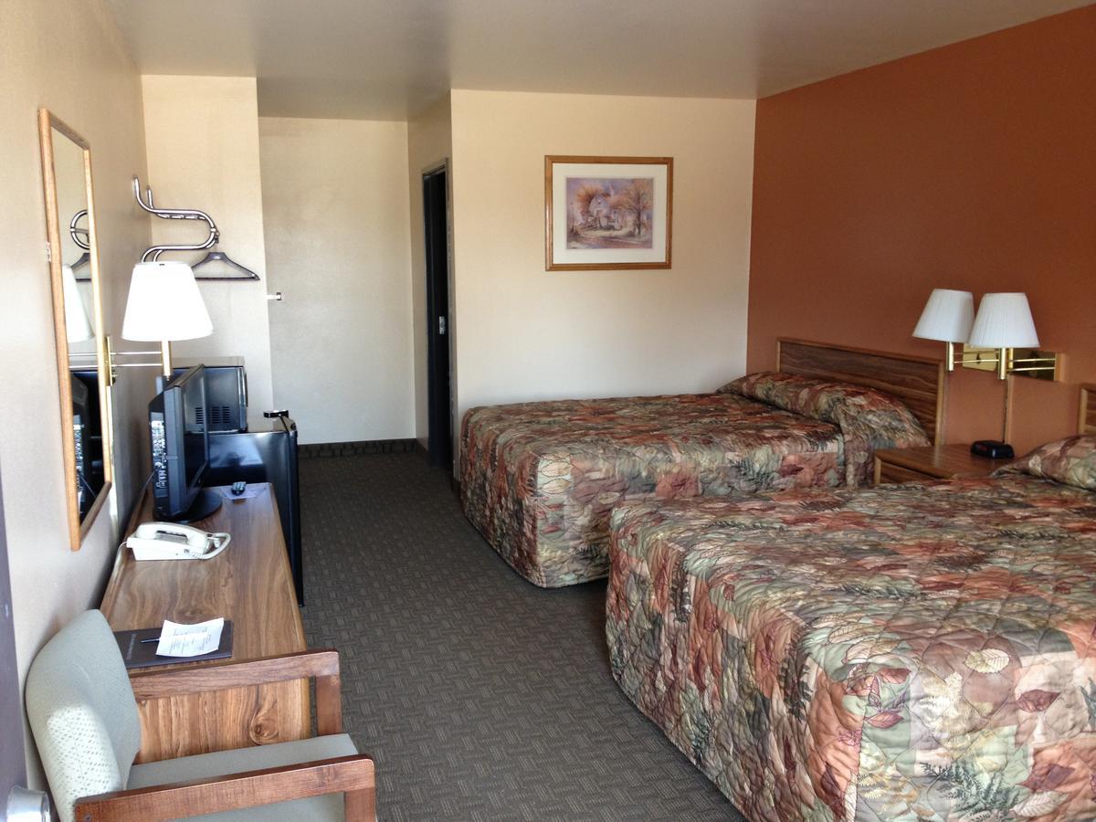 Phillipsburg Cottonwood Inn & Suites المظهر الخارجي الصورة